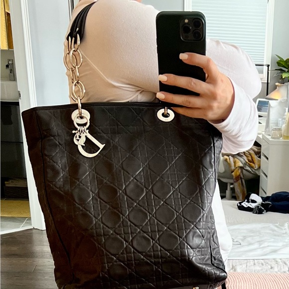 Dior Tote - Picture 2 of 15